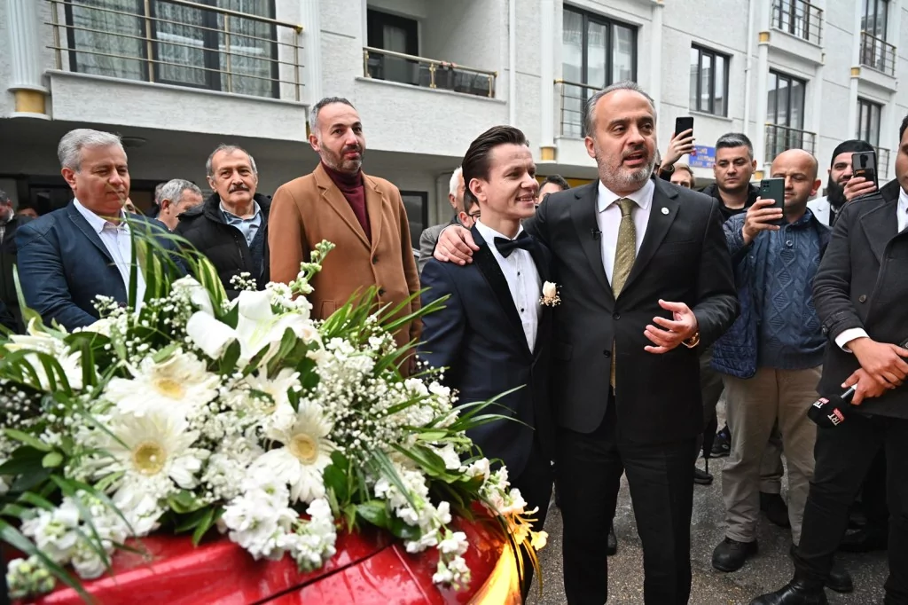 Bursa'nın yerlisi Togg, gelin arabası oldu