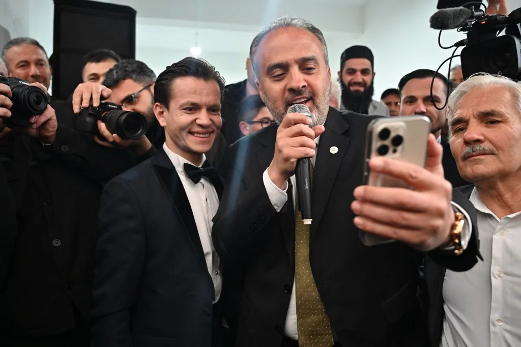 Bursa'nın yerlisi Togg, gelin arabası oldu