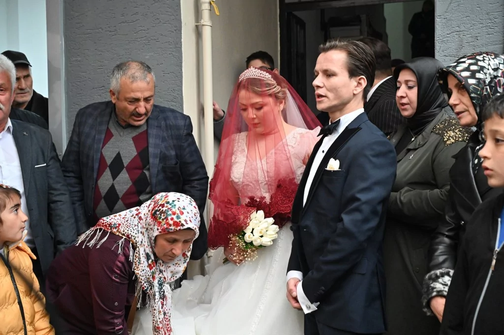 Bursa'nın yerlisi Togg, gelin arabası oldu