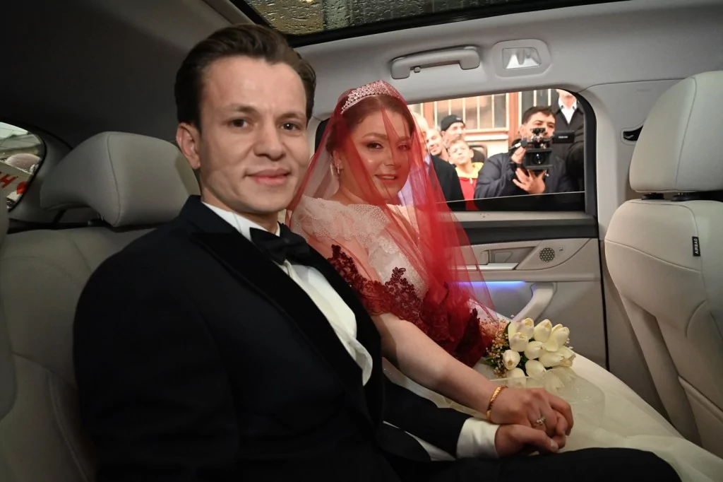 Bursa'nın yerlisi Togg, gelin arabası oldu