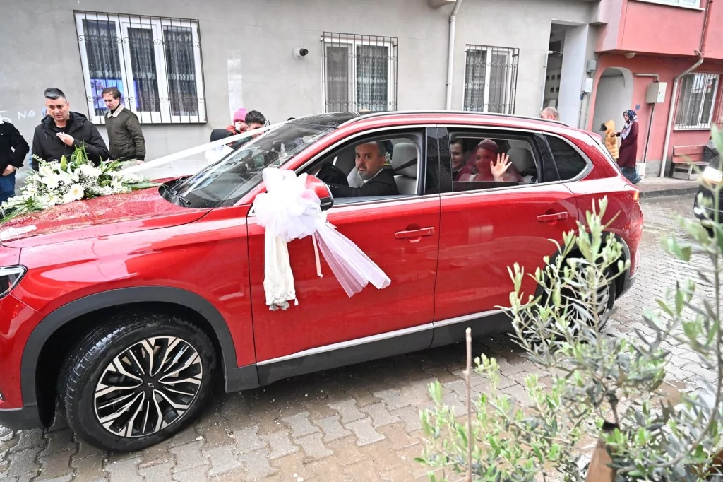 Bursa'nın yerlisi Togg, gelin arabası oldu