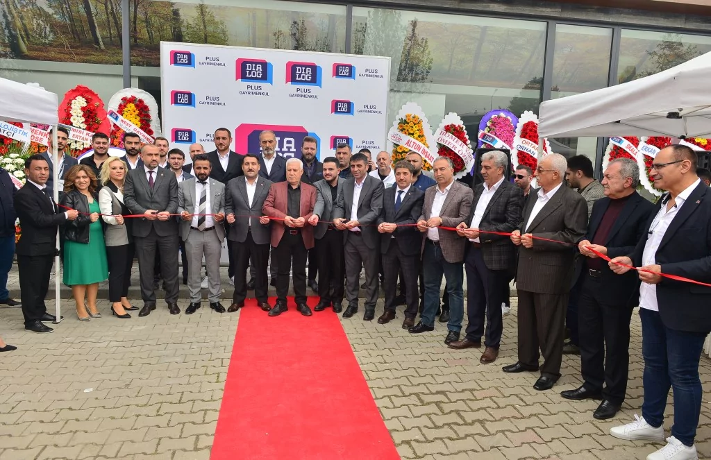 Dialog Plus Gayrimenkul'e görkemli açılış