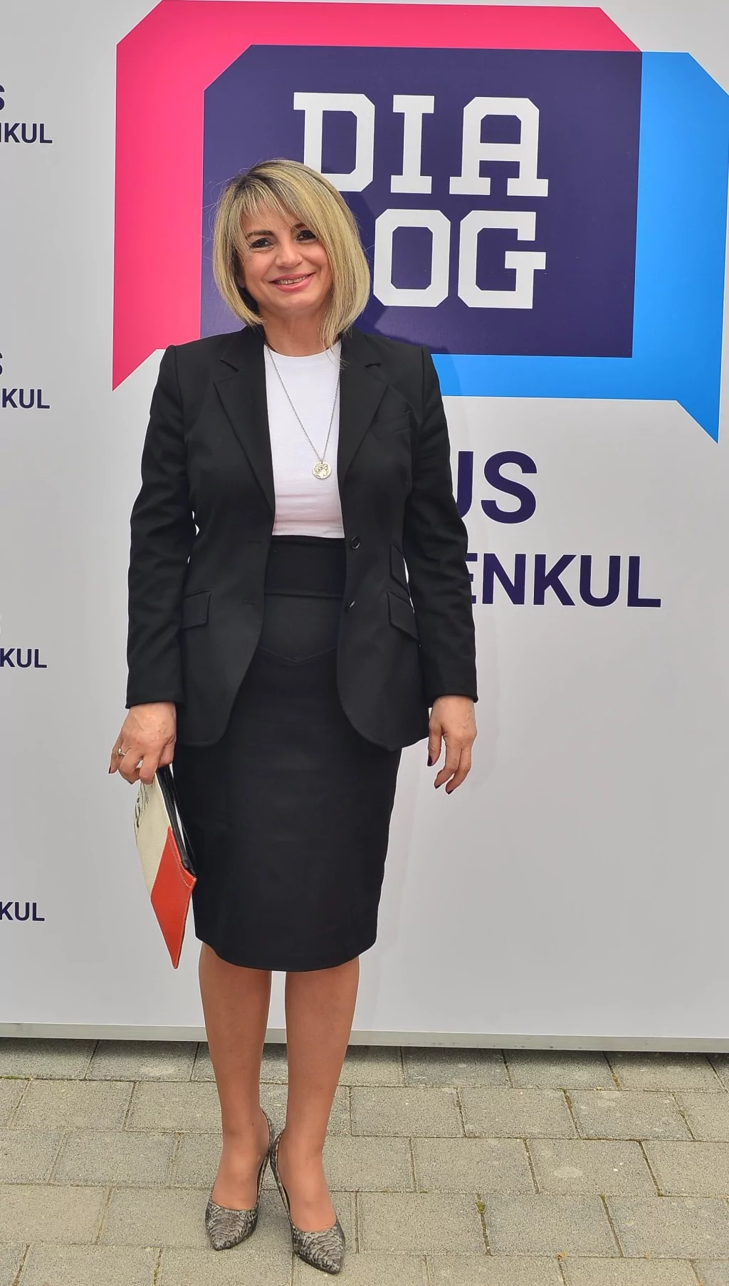 Dialog Plus Gayrimenkul'e görkemli açılış