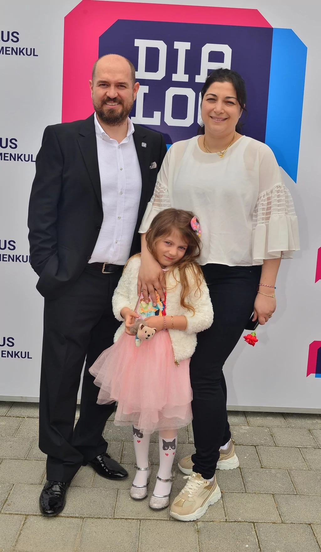 Dialog Plus Gayrimenkul'e görkemli açılış