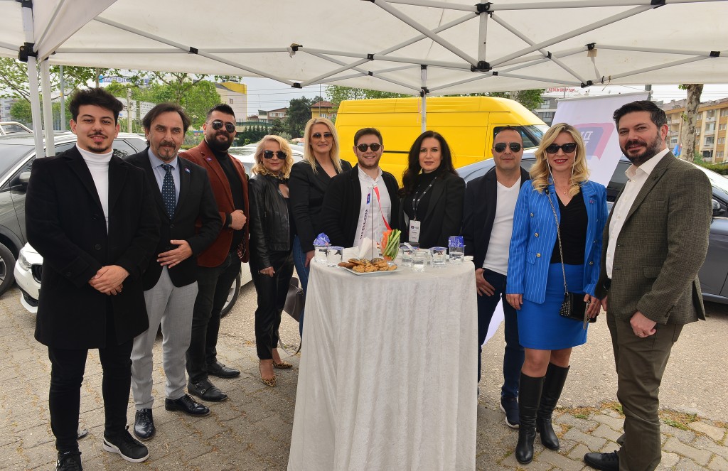 Dialog Plus Gayrimenkul'e görkemli açılış