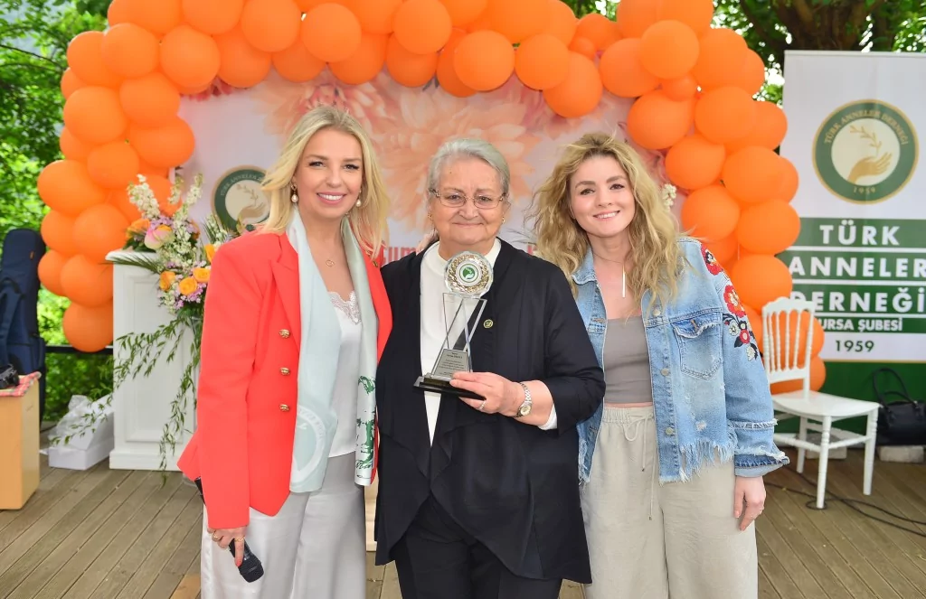 Annelerden geleneksel buluşma