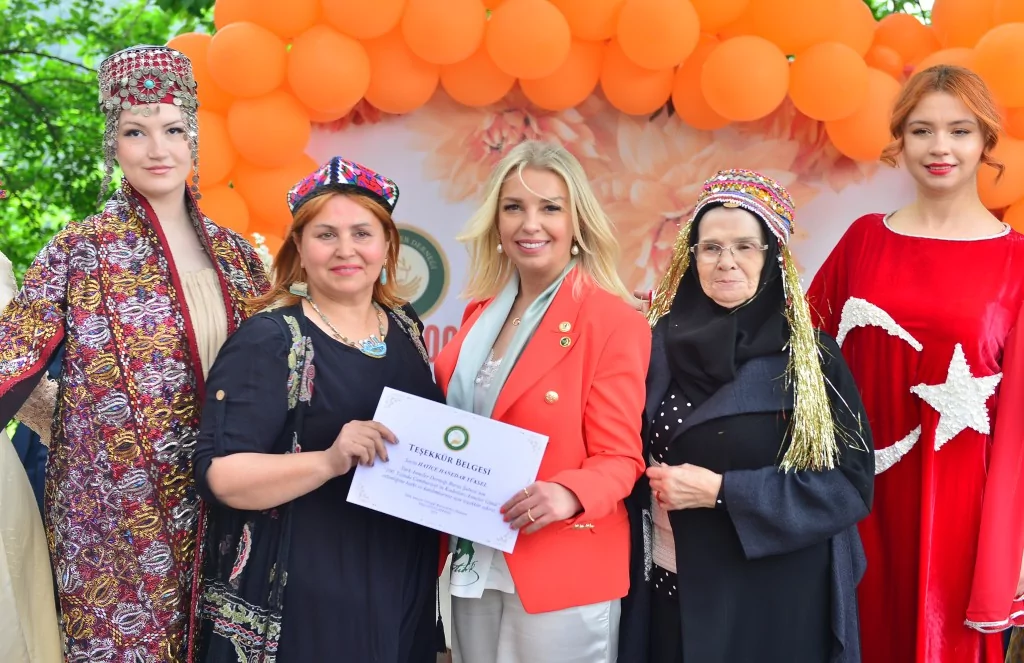 Annelerden geleneksel buluşma