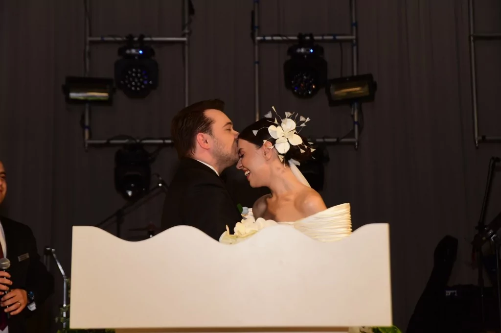 Başkan Erkan Kamat kızını evlendirdi