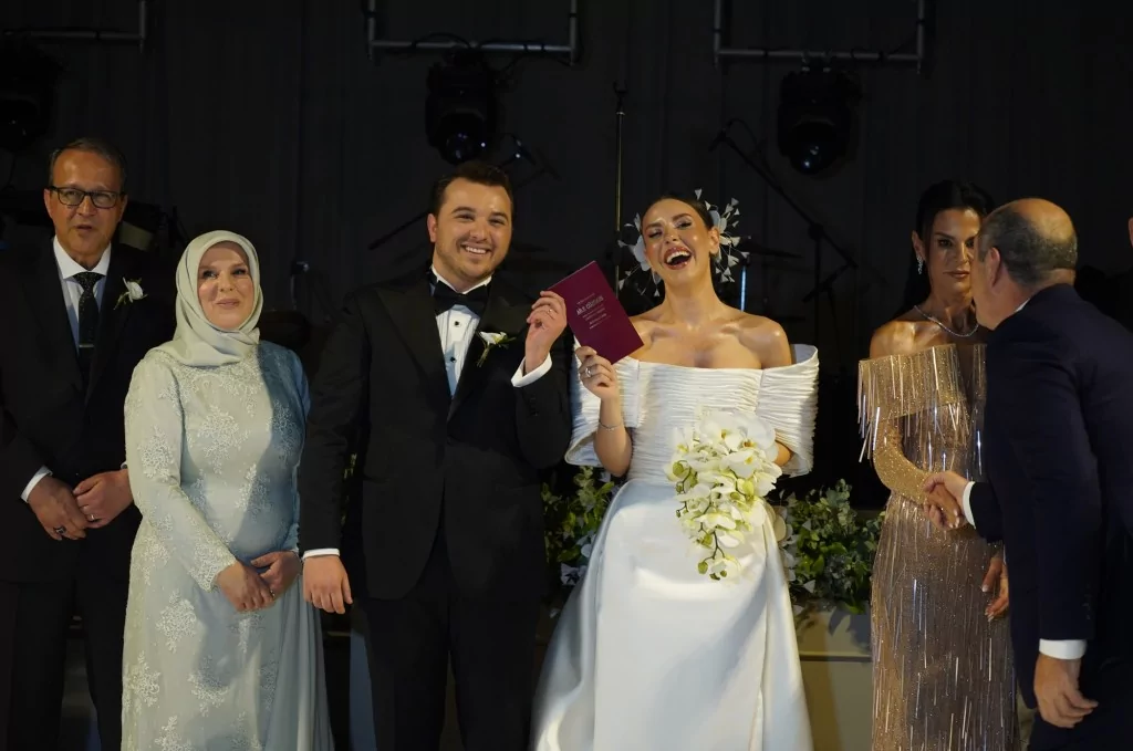 Başkan Erkan Kamat kızını evlendirdi