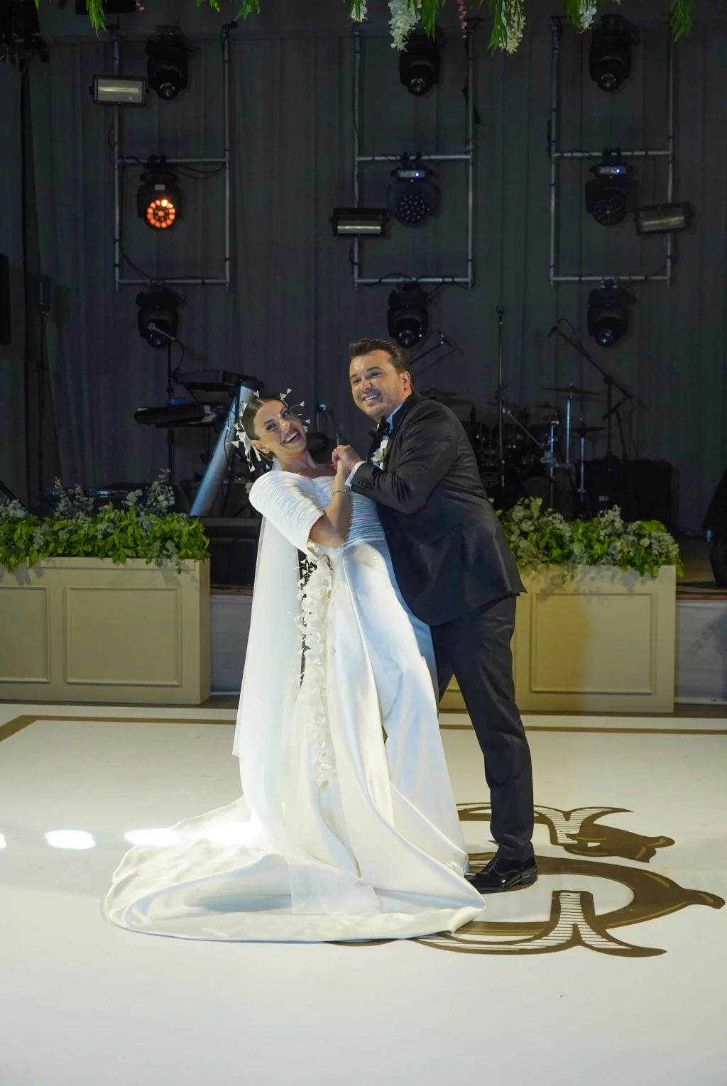 Başkan Erkan Kamat kızını evlendirdi