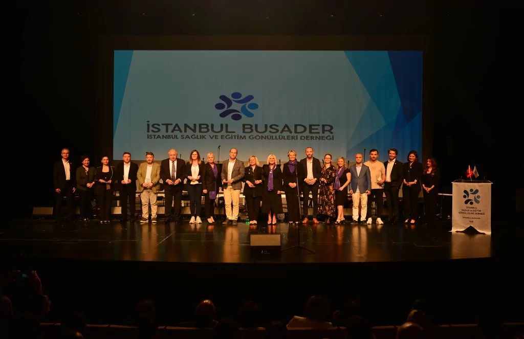 Antakya Medeniyetler Korosu depremzedeler için söyledi