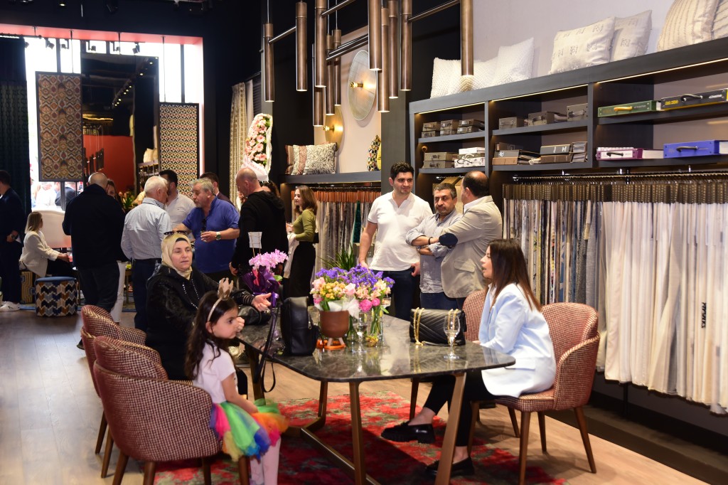 Aymin'den yaza renkli merhaba