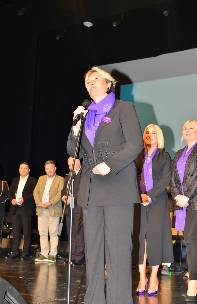 Antakya Medeniyetler Korosu depremzedeler için söyledi