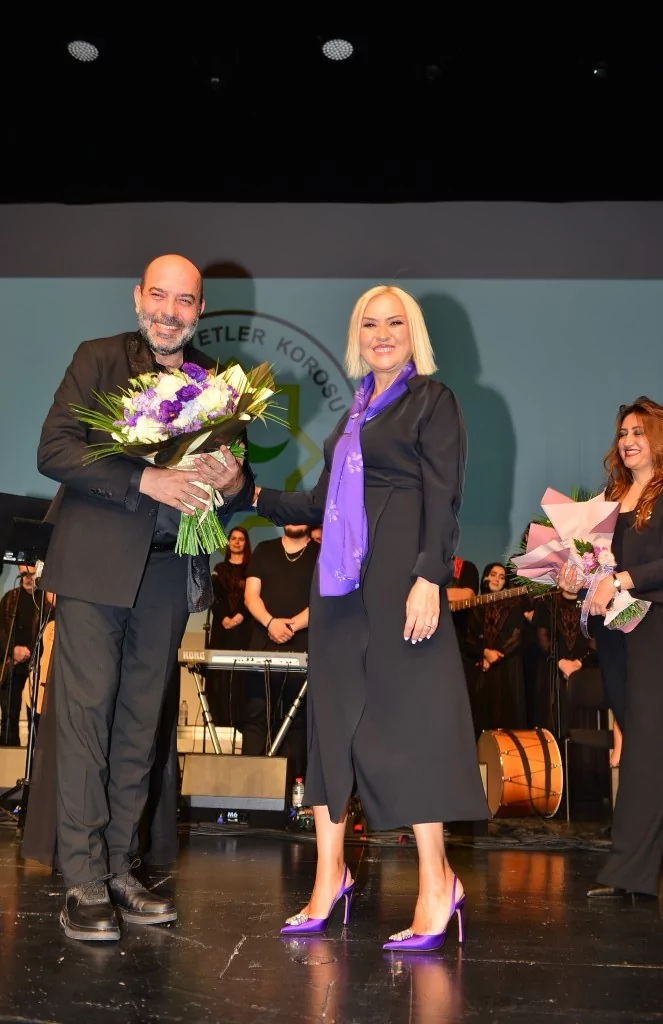 Antakya Medeniyetler Korosu depremzedeler için söyledi