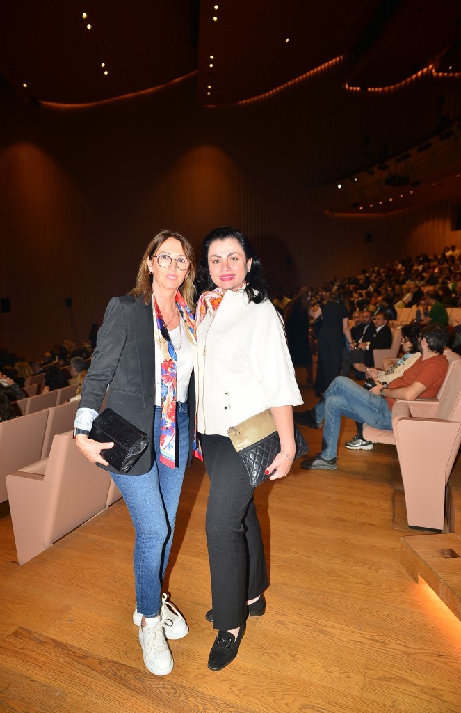 Antakya Medeniyetler Korosu depremzedeler için söyledi