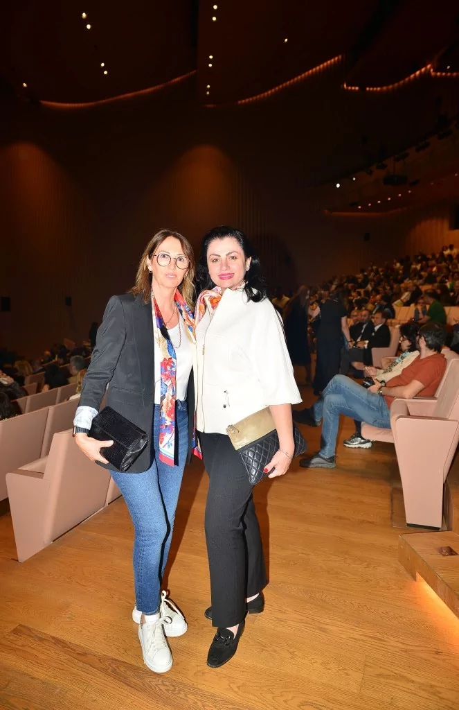 Antakya Medeniyetler Korosu depremzedeler için söyledi