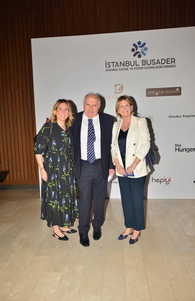 Antakya Medeniyetler Korosu depremzedeler için söyledi