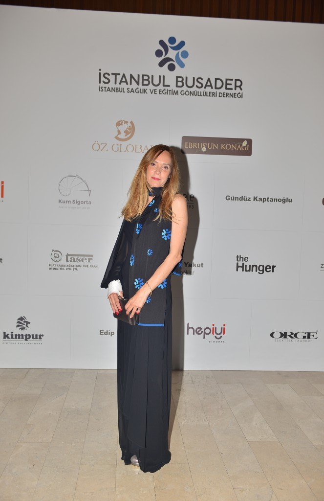 Antakya Medeniyetler Korosu depremzedeler için söyledi