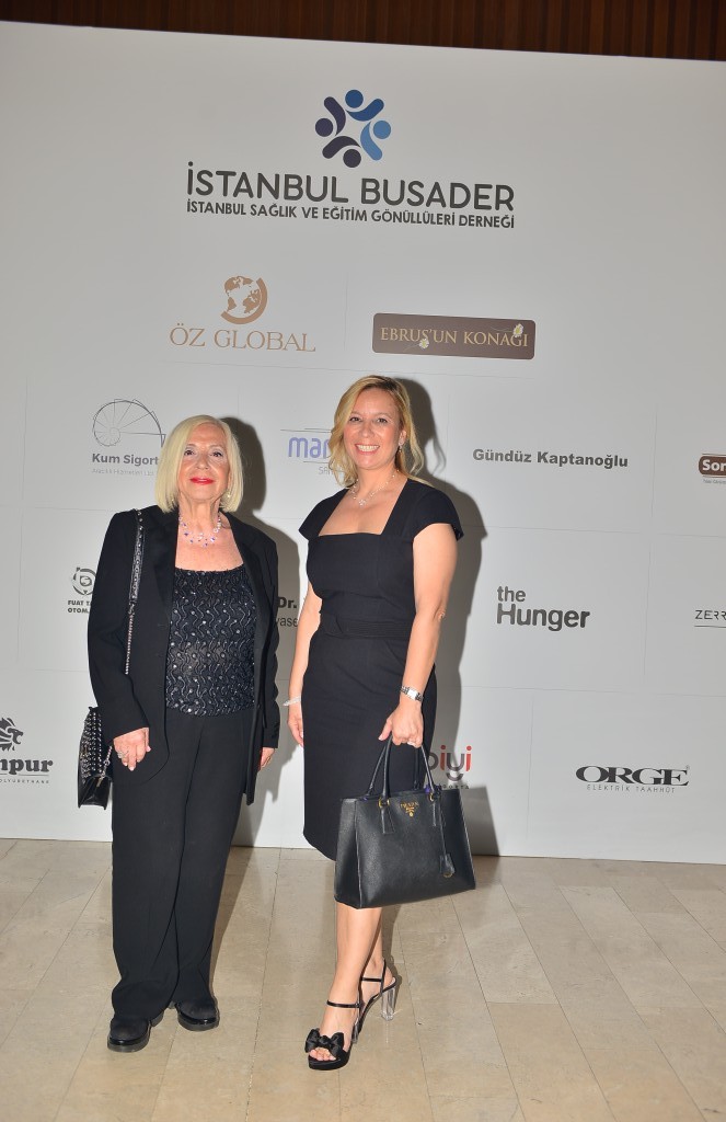 Antakya Medeniyetler Korosu depremzedeler için söyledi