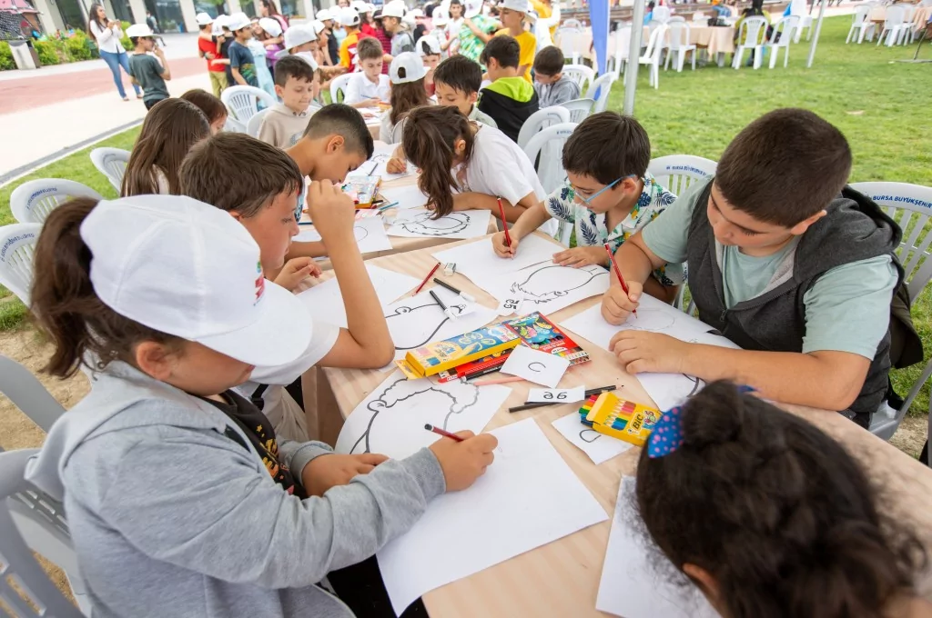 Eğitim dönemine renkli final