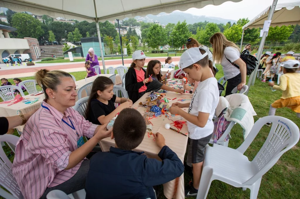 Eğitim dönemine renkli final