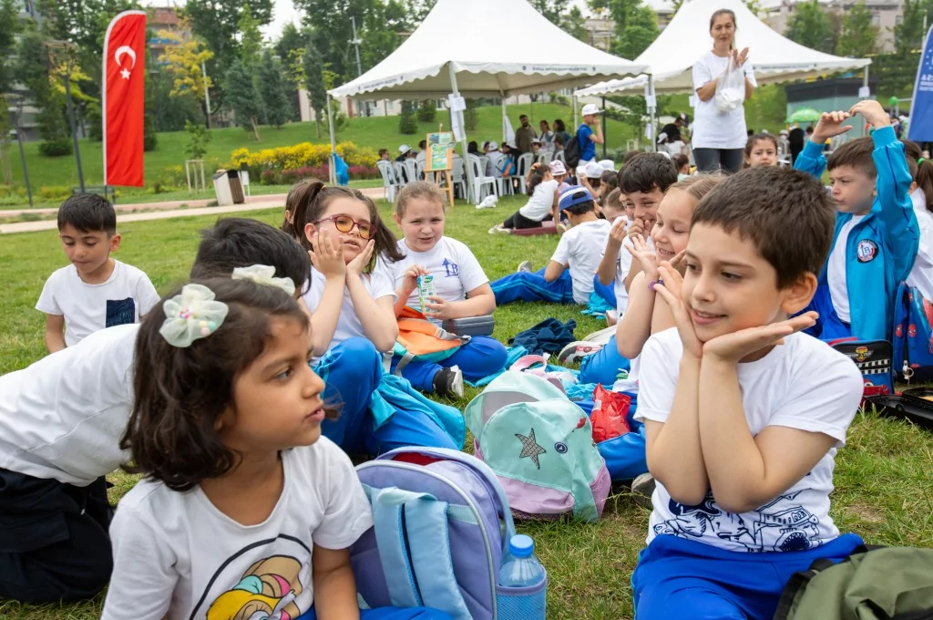 Eğitim dönemine renkli final