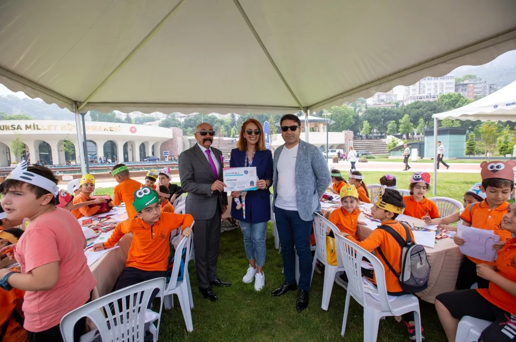 Eğitim dönemine renkli final