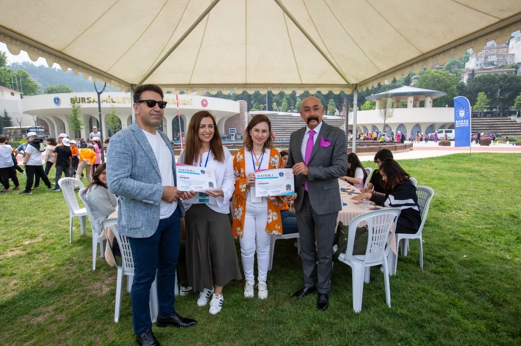 Eğitim dönemine renkli final