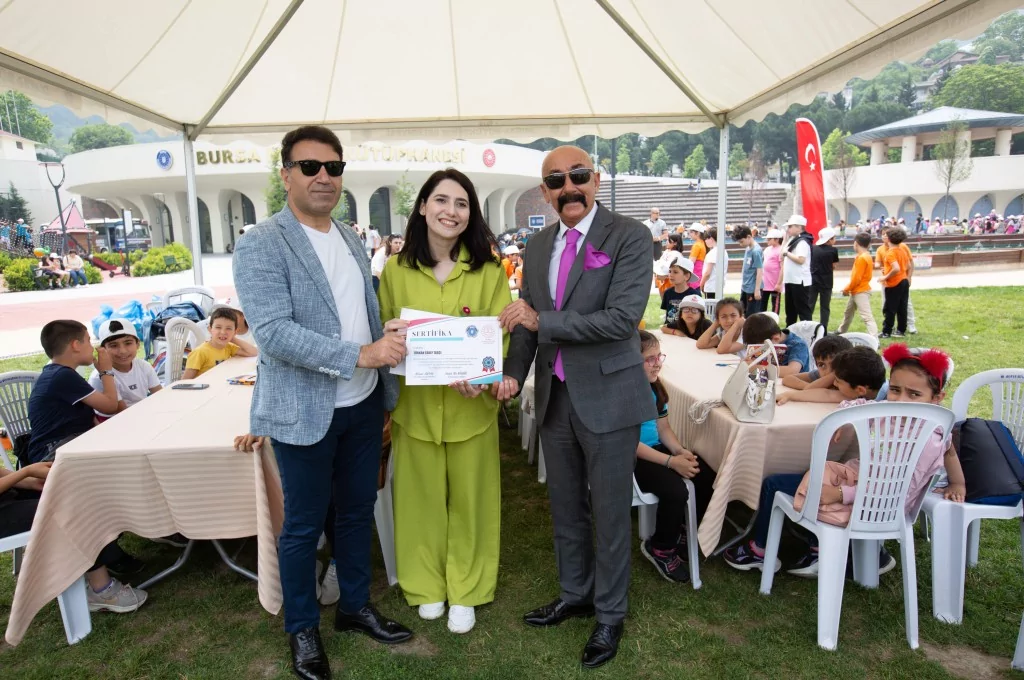 Eğitim dönemine renkli final