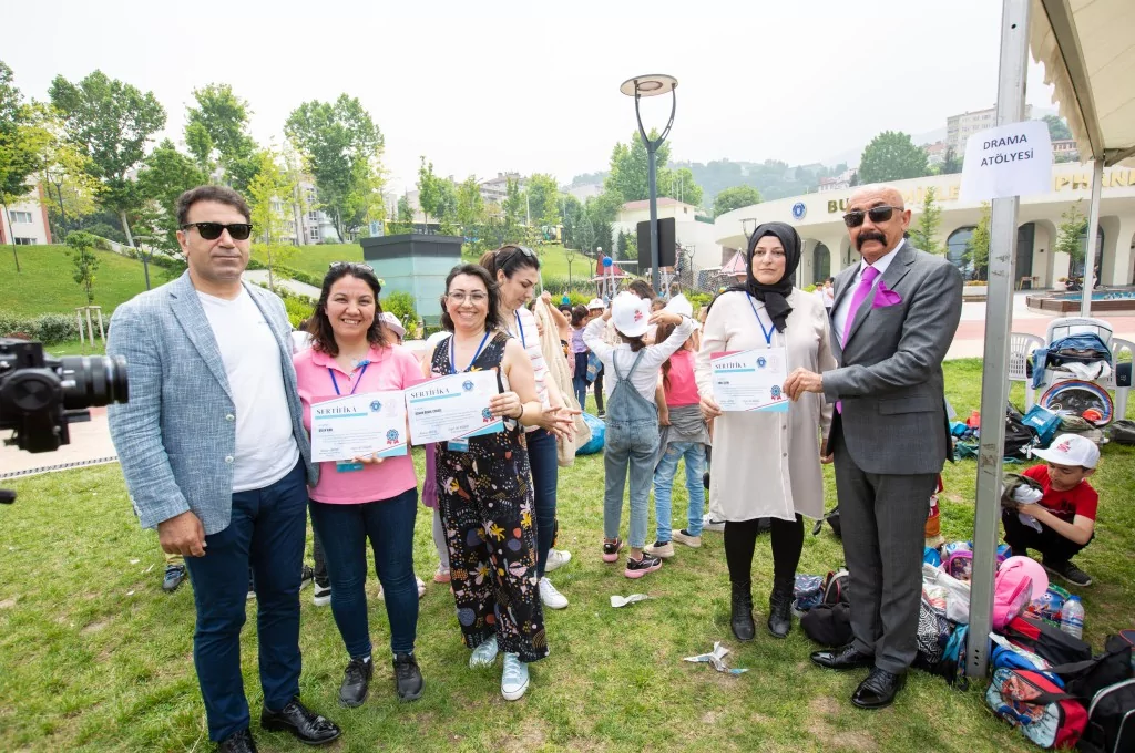Eğitim dönemine renkli final