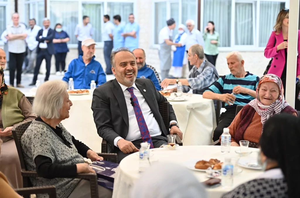 Başkan Aktaş'dan huzurevi sakinlerine moral ziyareti