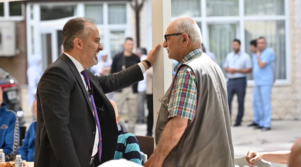 Başkan Aktaş'dan huzurevi sakinlerine moral ziyareti