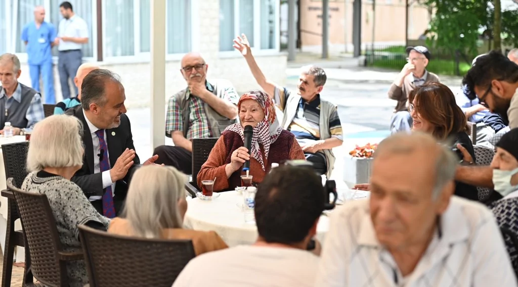 Başkan Aktaş'dan huzurevi sakinlerine moral ziyareti