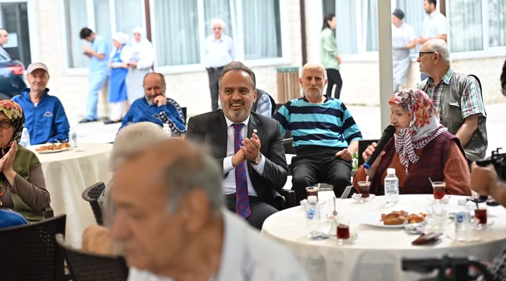 Başkan Aktaş'dan huzurevi sakinlerine moral ziyareti