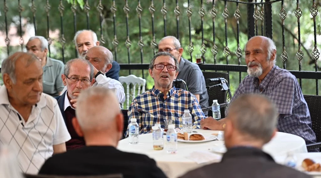 Başkan Aktaş'dan huzurevi sakinlerine moral ziyareti