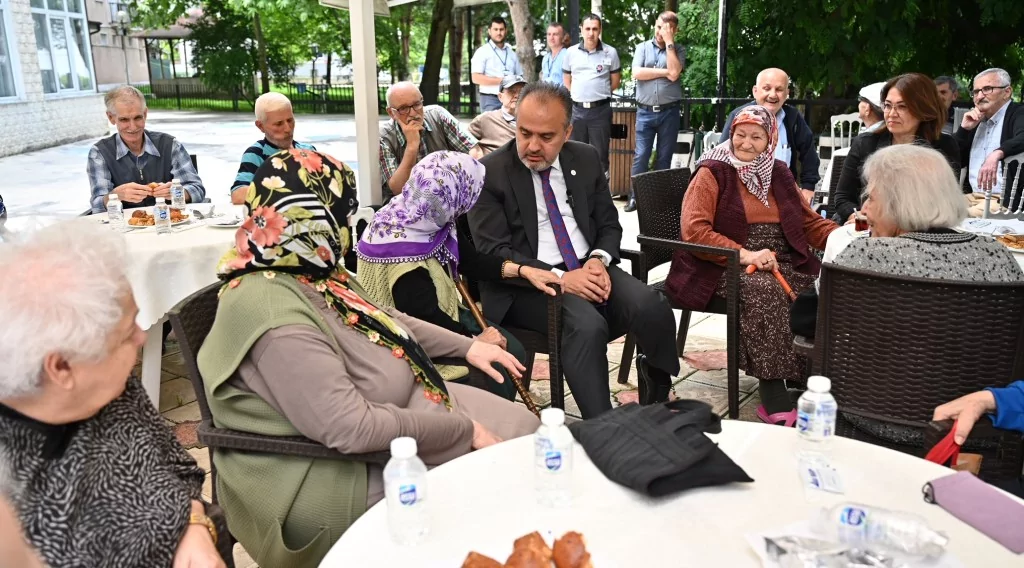 Başkan Aktaş'dan huzurevi sakinlerine moral ziyareti