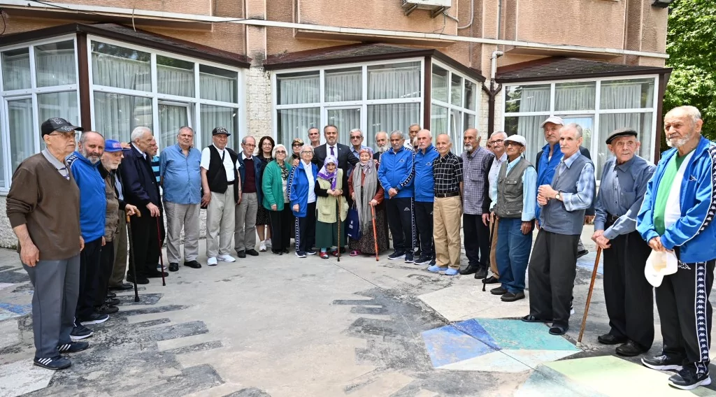 Başkan Aktaş'dan huzurevi sakinlerine moral ziyareti