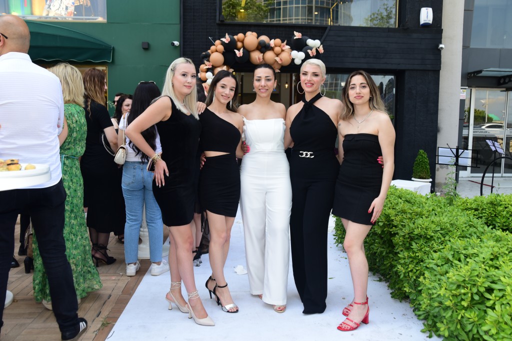 Her kadın güzel olmayı hak eder!