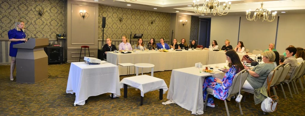 Annelerden sezona renkli veda