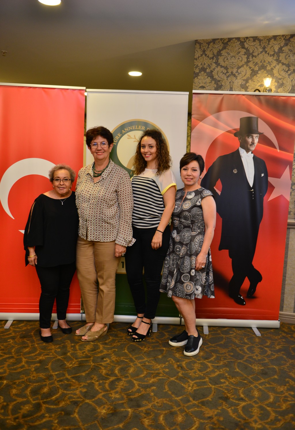 Annelerden sezona renkli veda