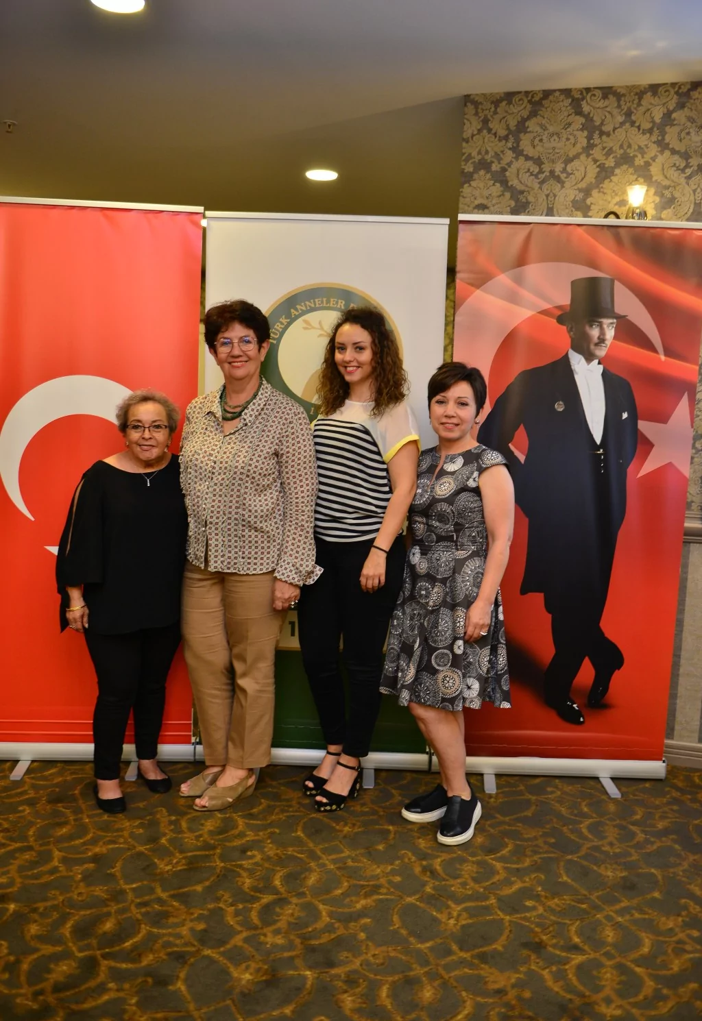 Annelerden sezona renkli veda