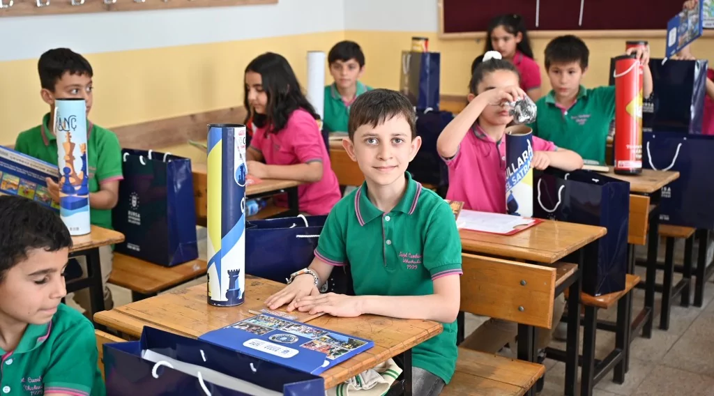 Bursa'da Ana Kucağı öğrencileri karnelerini aldı