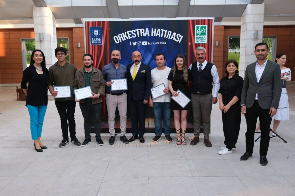 Orkestrada mezuniyet sevinci