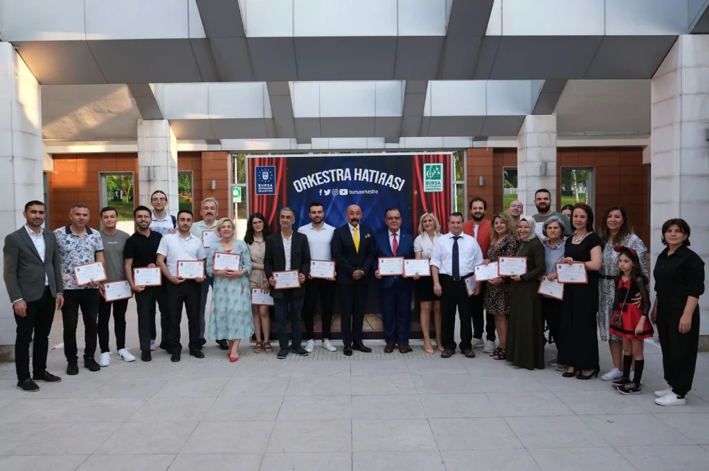 Orkestrada mezuniyet sevinci