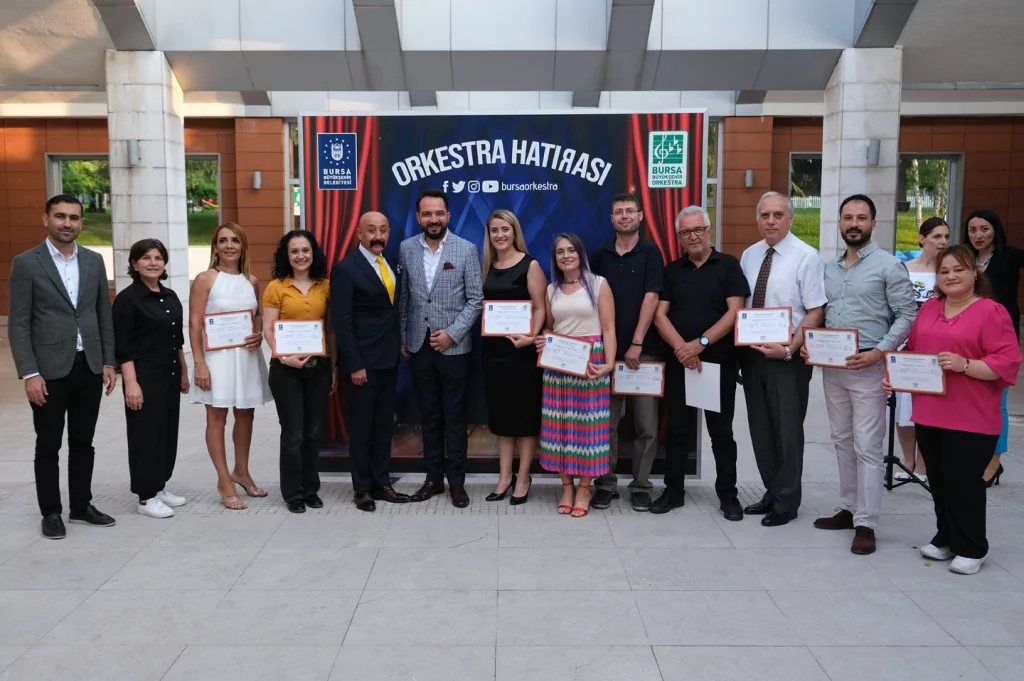 Orkestrada mezuniyet sevinci