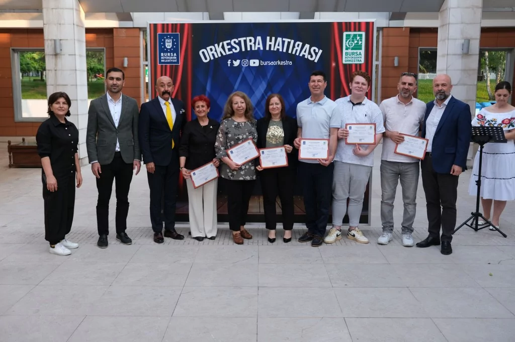 Orkestrada mezuniyet sevinci