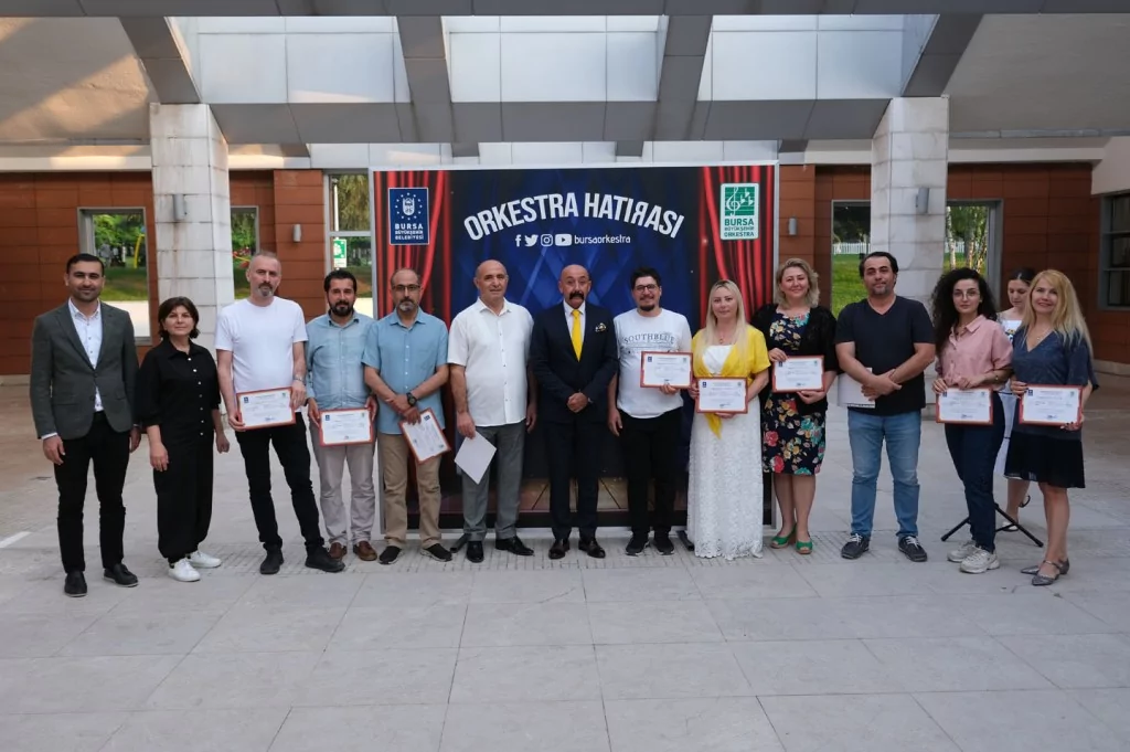 Orkestrada mezuniyet sevinci