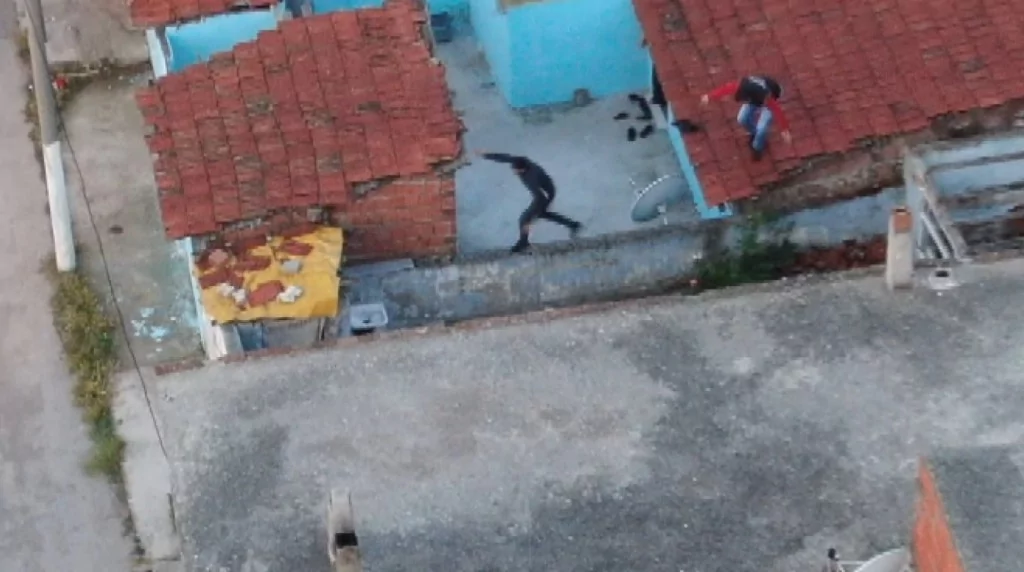 Bursa'da Dronlar tespit etti, narko polisler çatılarda tek tek böyle yakadı