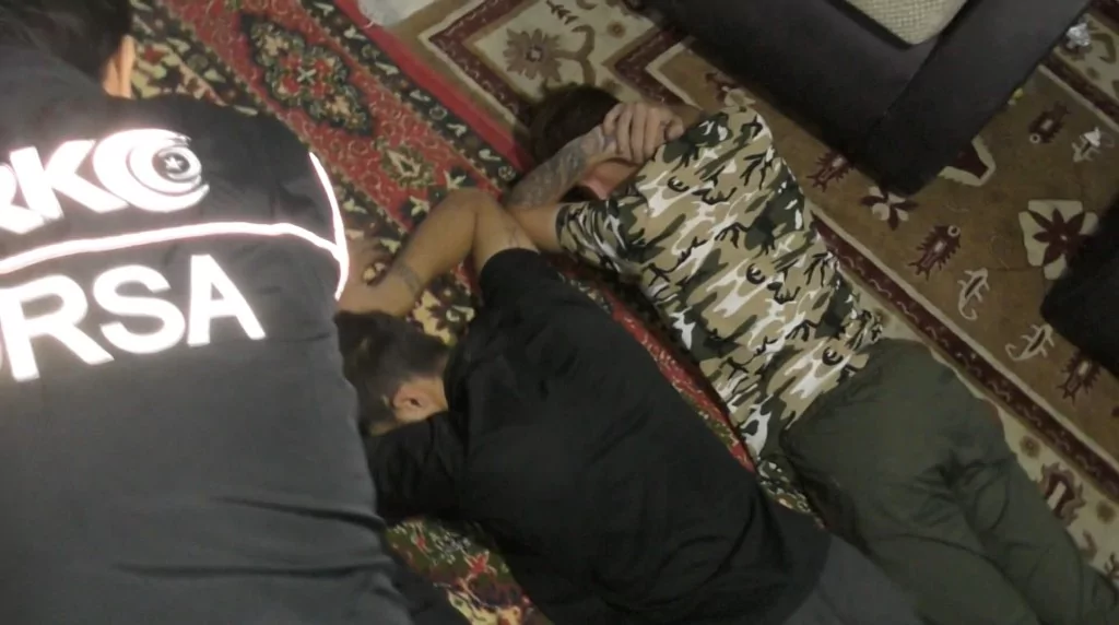 Bursa'da Dronlar tespit etti, narko polisler çatılarda tek tek böyle yakadı