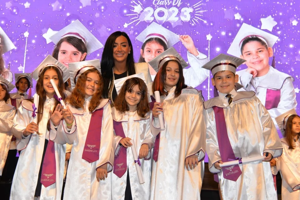 Şahinkaya'nın yıldızlarına görkemli mezuniyet